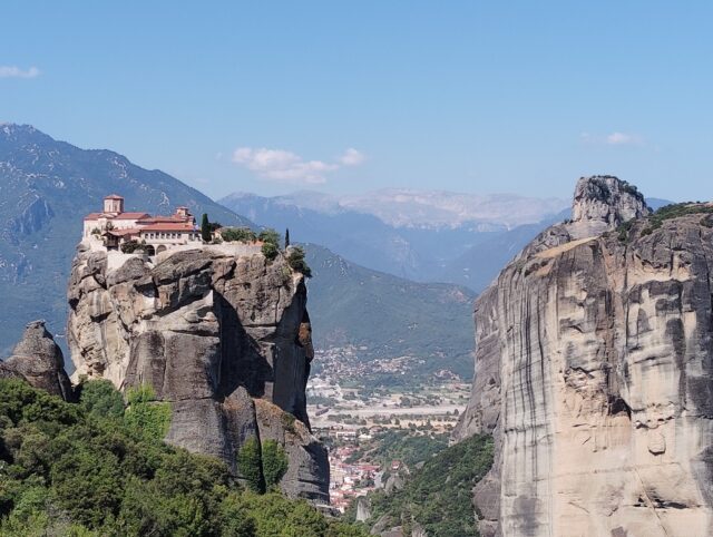 Meteora, el milagro suspendido entre la tierra y el cielo